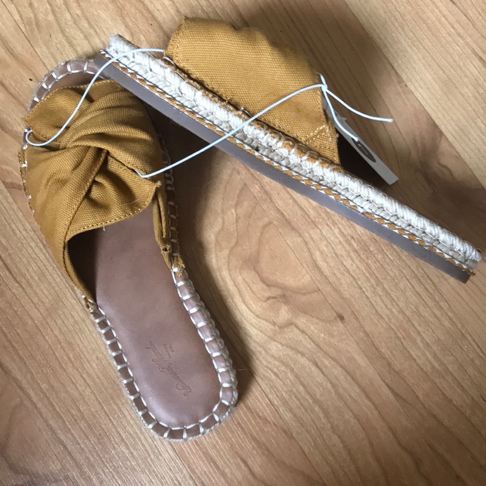 Sandals - Picture 2 of 2